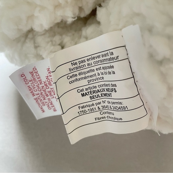 Canadiana Pompom Beanie Hat Sherpa Lined Thick Snow Knit Cap ONE Size, New - Picture 3 of 8